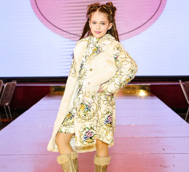 Показ дитячої моди на UFIA, одяг Miss DM